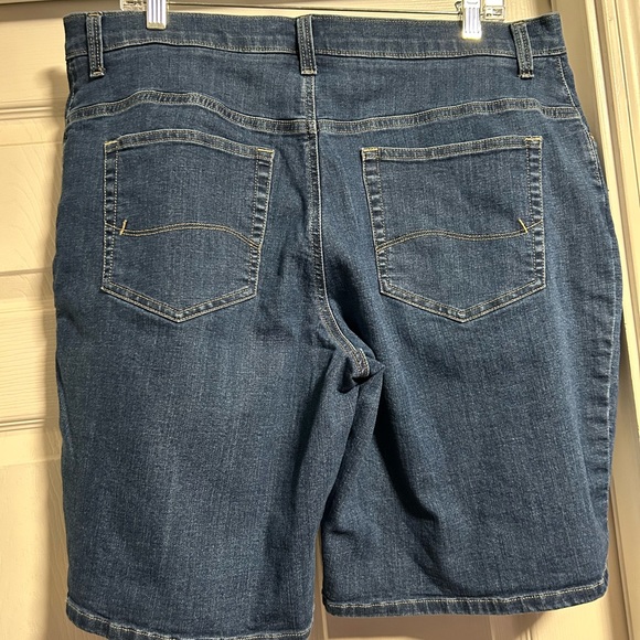 Lee Women’s Plus Size Relaxed Fit Bermuda Shorts - Picture 2 of 5